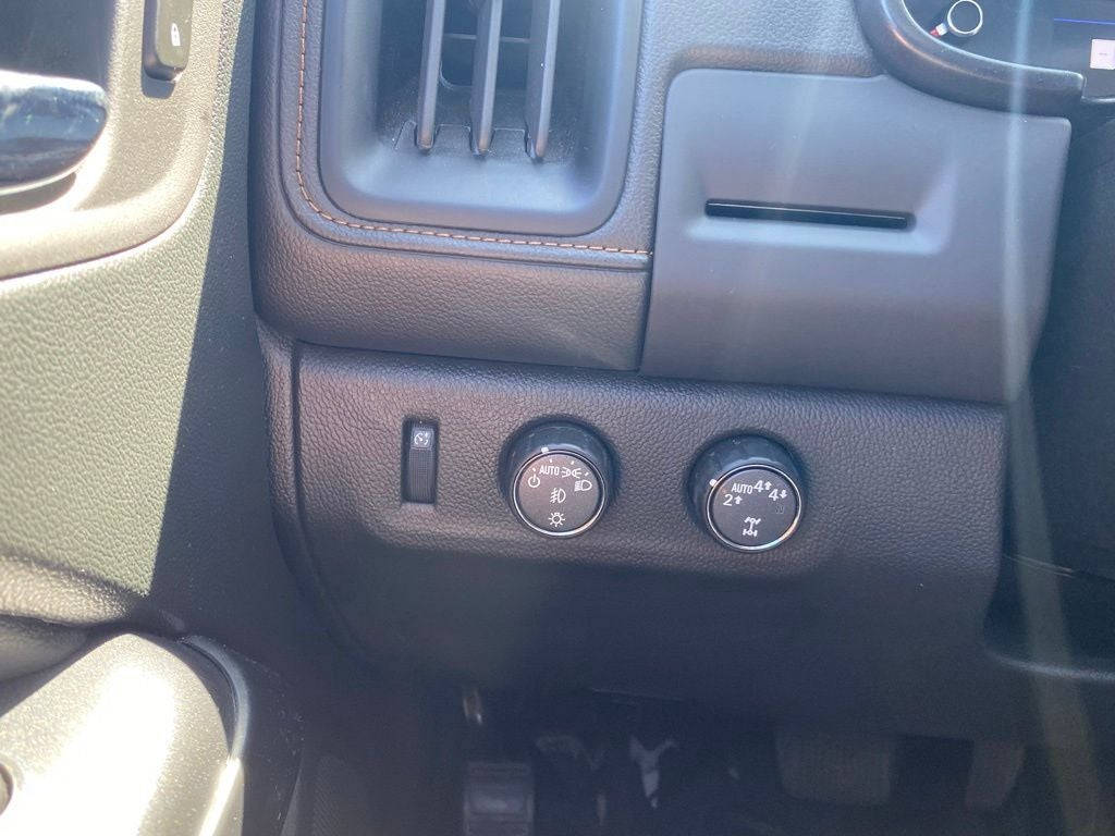 2022 GMC Canyon AT4 w/Leather