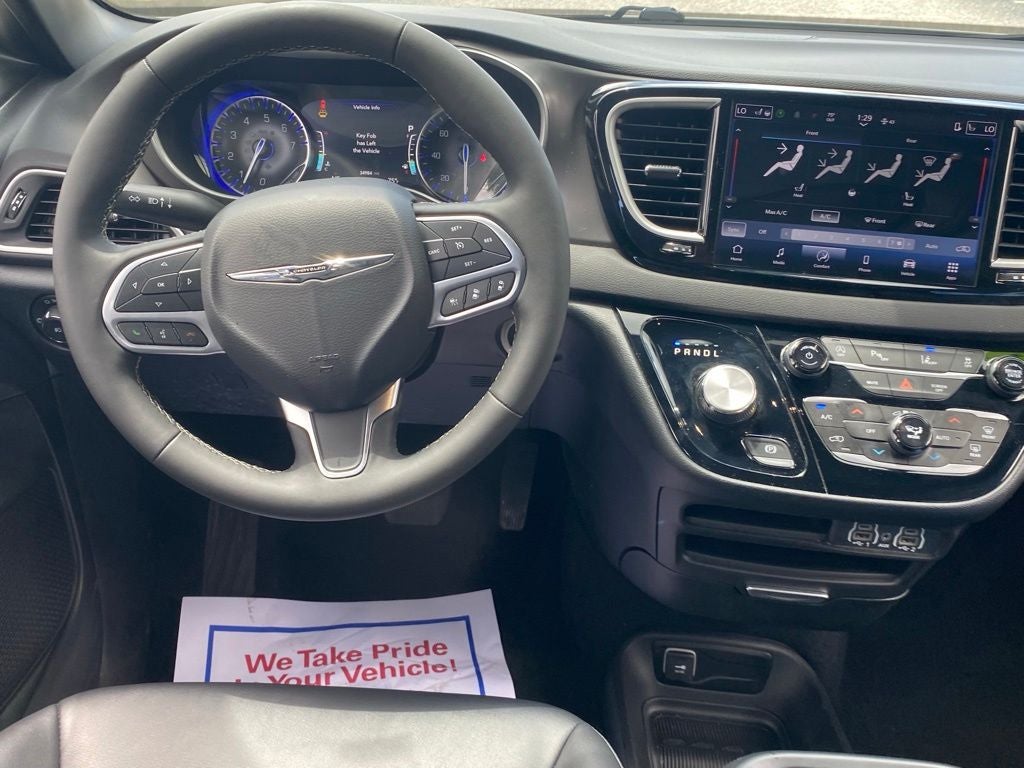 2025 Chrysler Pacifica Select