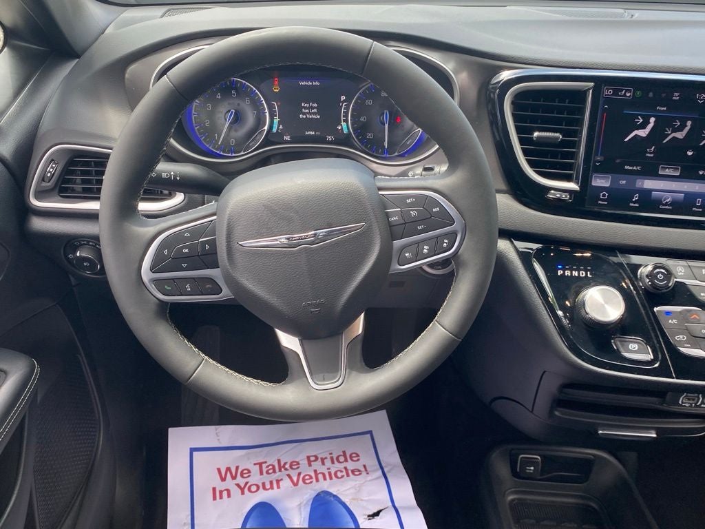 2025 Chrysler Pacifica Select