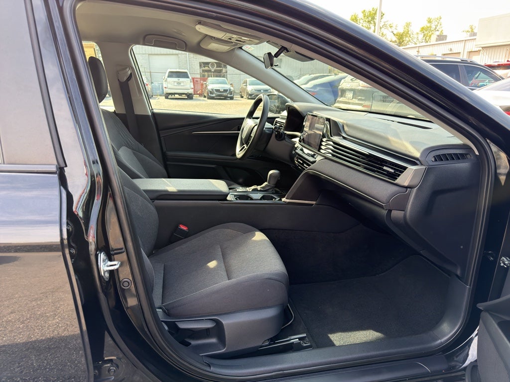 2025 Toyota Camry Hybrid LE