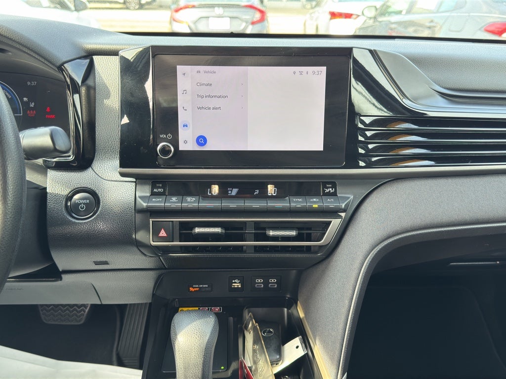 2025 Toyota Camry Hybrid LE