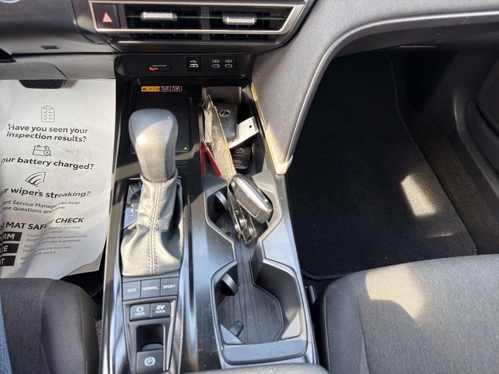 2025 Toyota Camry Hybrid LE