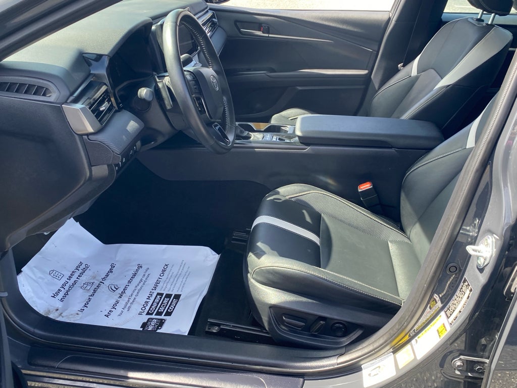 2025 Toyota Camry Hybrid SE