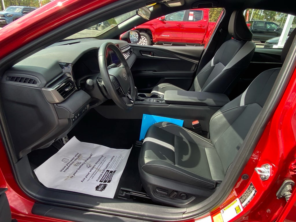 2025 Toyota Camry Hybrid SE