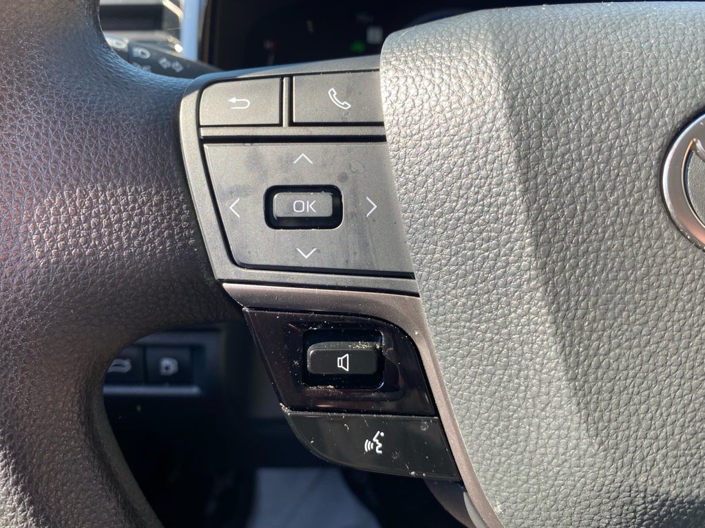 2025 Toyota Camry Hybrid LE