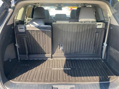 2022 Toyota Highlander LE