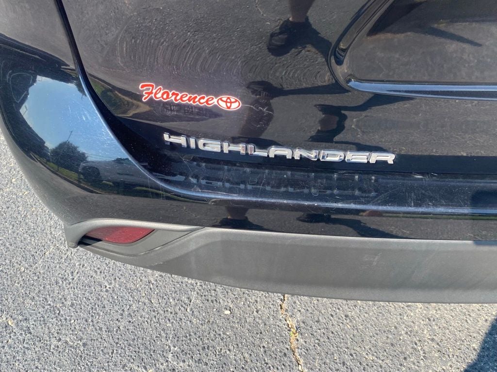 2022 Toyota Highlander LE