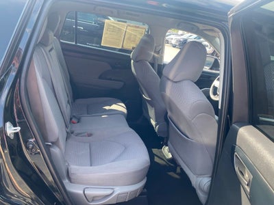 2022 Toyota Highlander LE