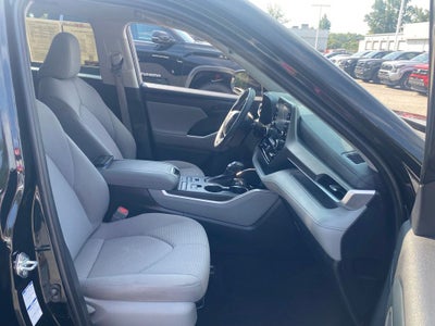 2022 Toyota Highlander LE