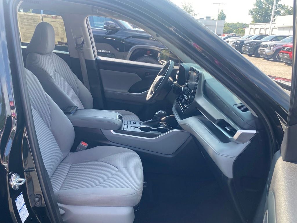 2022 Toyota Highlander LE