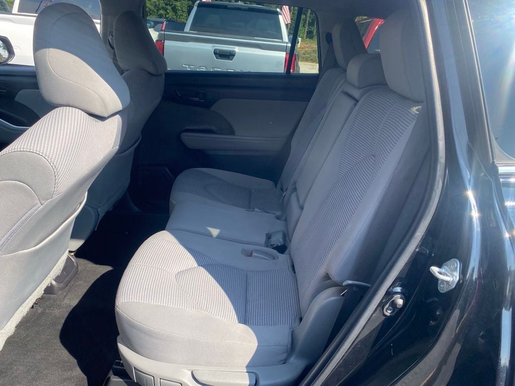 2022 Toyota Highlander LE