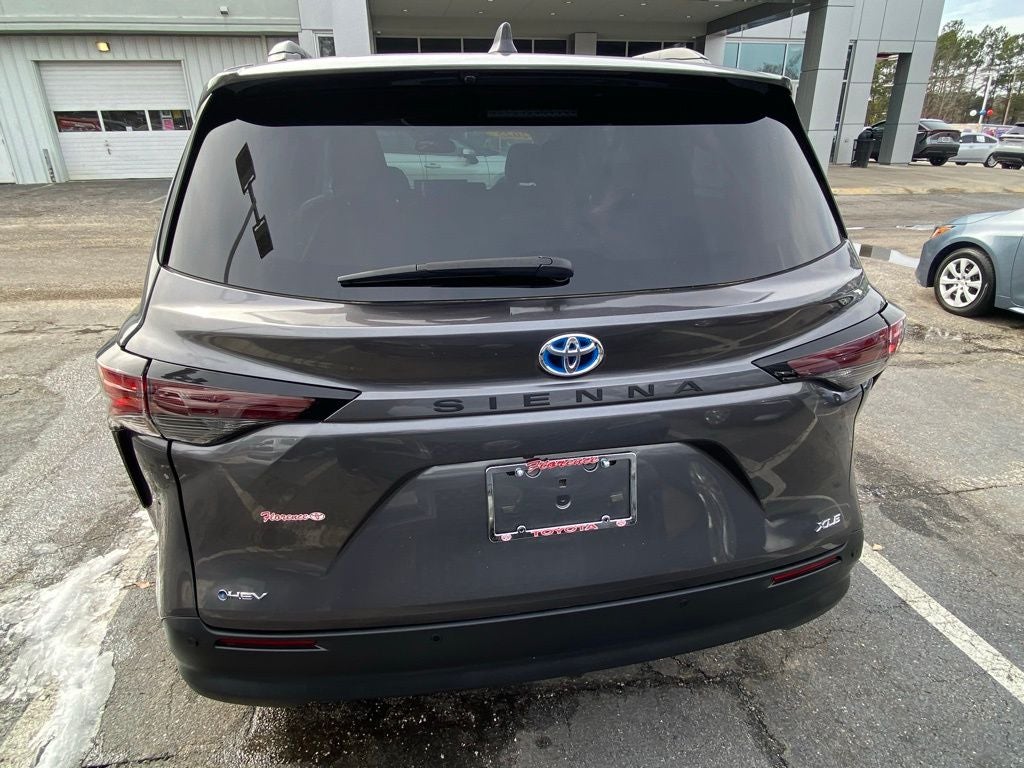 2025 Toyota Sienna XLE 8 Passenger