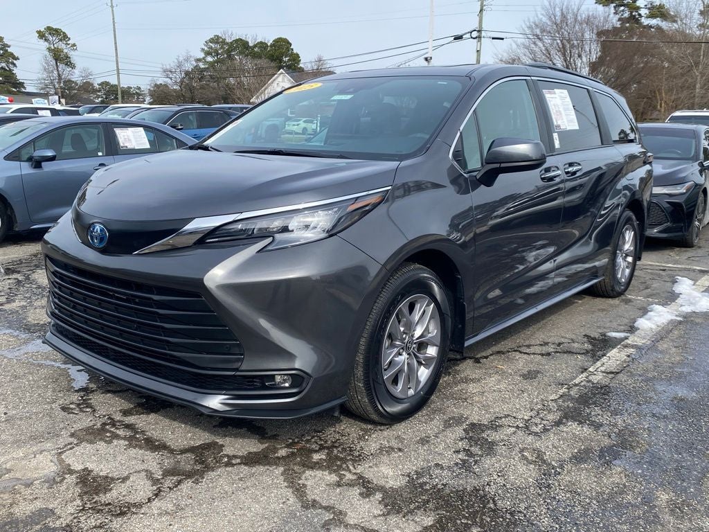 2025 Toyota Sienna XLE 8 Passenger