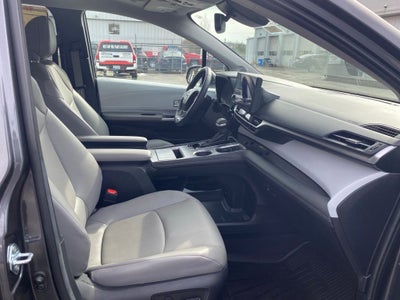 2025 Toyota Sienna XLE 8 Passenger