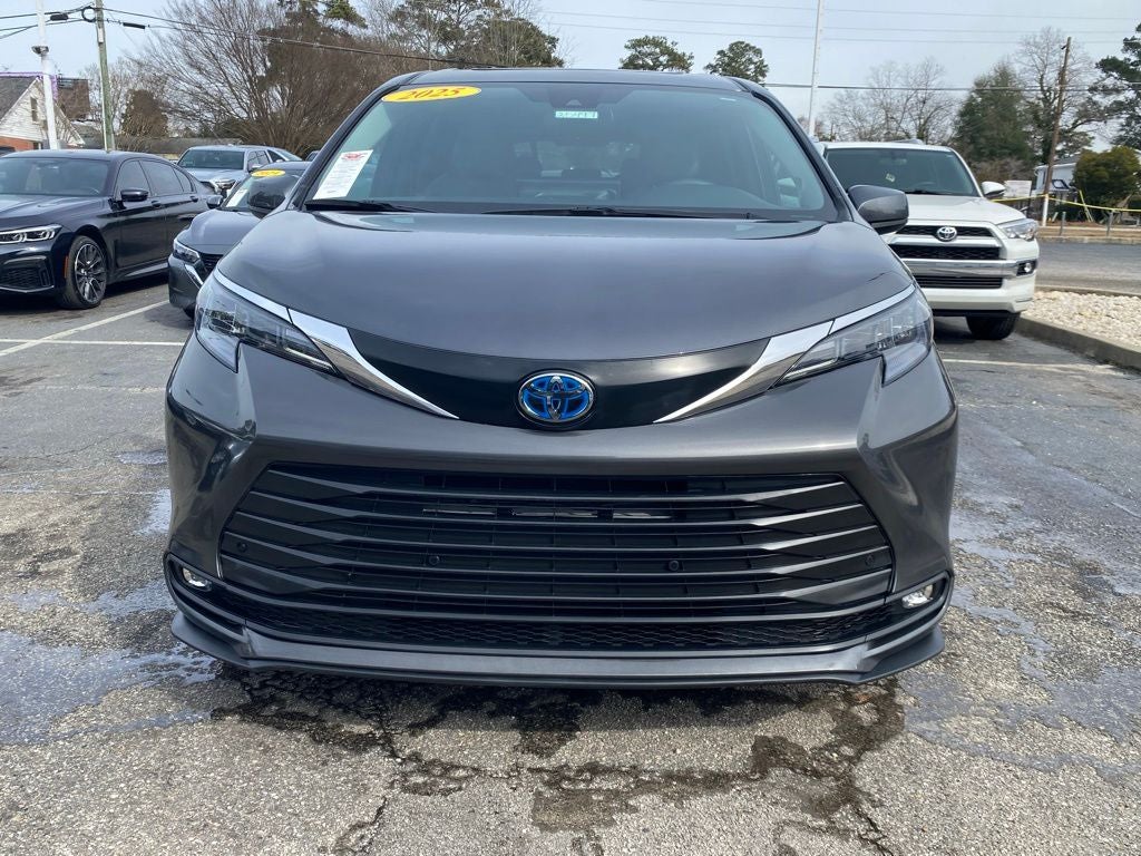 2025 Toyota Sienna XLE 8 Passenger