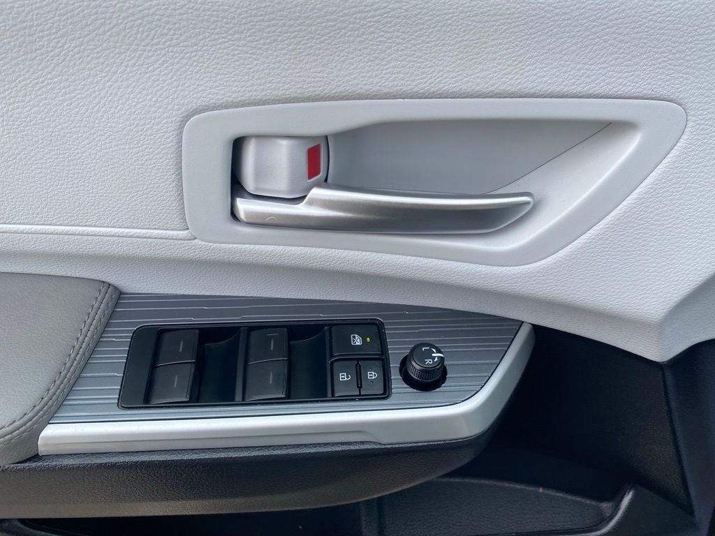 2025 Toyota Sienna XLE 8 Passenger