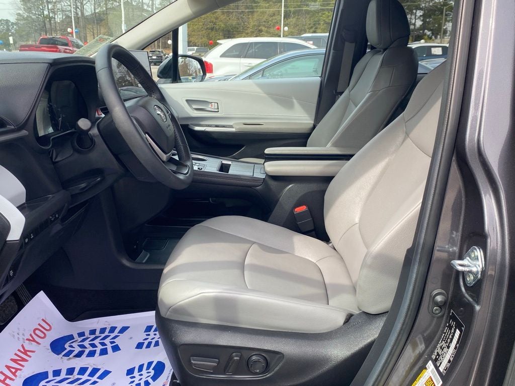 2025 Toyota Sienna XLE 8 Passenger