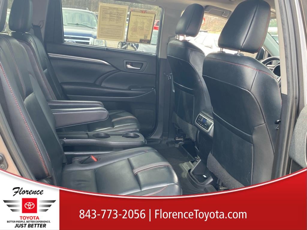 2019 Toyota Highlander SE Nightshade