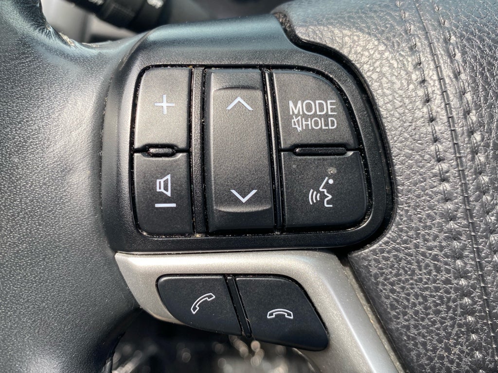 2019 Toyota Highlander SE Nightshade