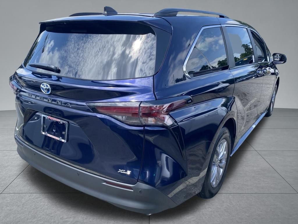 2025 Toyota Sienna XLE 8 Passenger