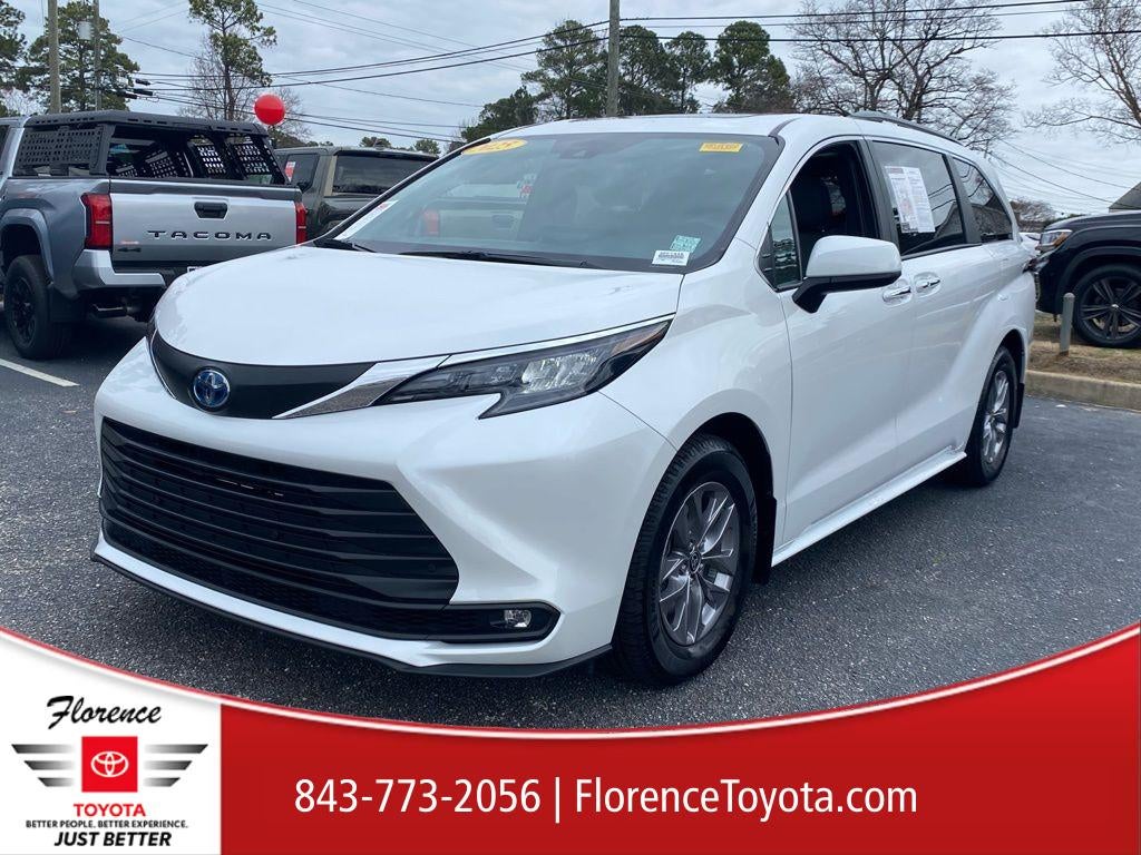 2025 Toyota Sienna XLE 8 Passenger