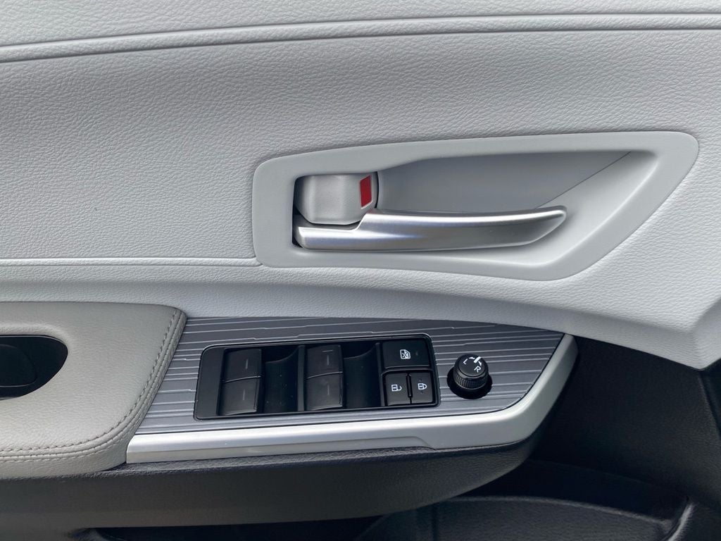 2025 Toyota Sienna XLE 8 Passenger