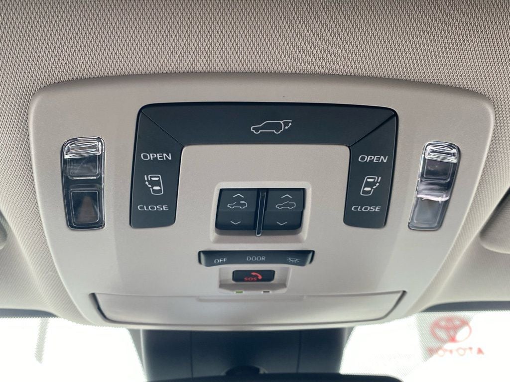 2025 Toyota Sienna XLE 8 Passenger