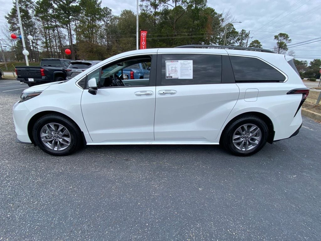 2025 Toyota Sienna XLE 8 Passenger