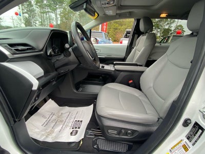 2025 Toyota Sienna XLE 8 Passenger