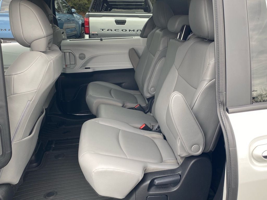 2025 Toyota Sienna XLE 8 Passenger
