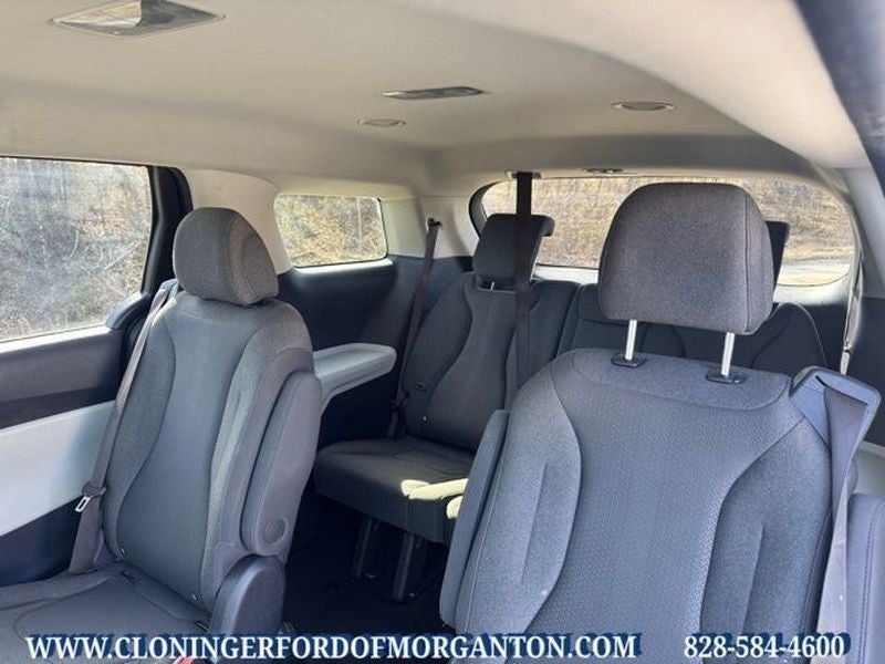 2023 Kia Carnival LX